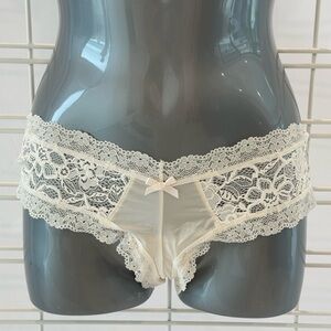 Victorias Secret Banded Lace Cheeky
Silky Panties Size Small White NWT!